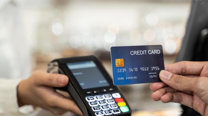 ¿Vale la pena pagar con tarjeta de crédito? Pros, contras y cómo usarla inteligentemente
